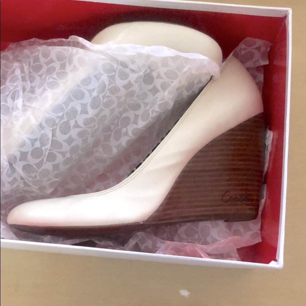 COACH Dorelle Soft patent size 7.5 M